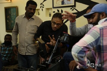 Jambalakidi Pamba Movie Director Manu Working Stills